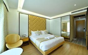 The President Hotel, Kumarapark